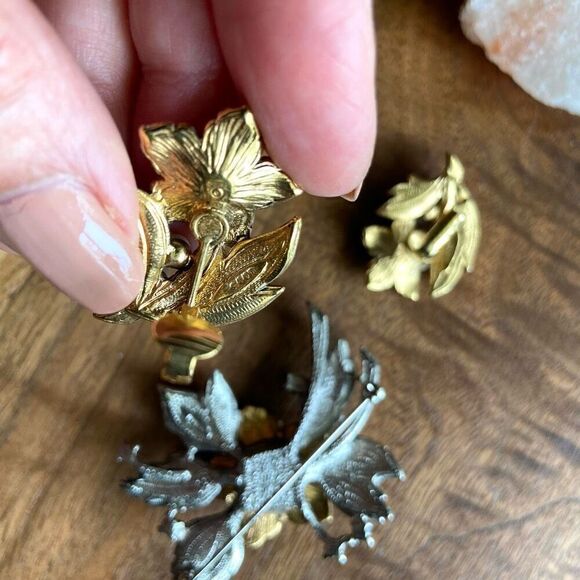 AVON Vtg Brooch & Earrings Set - Picture 4 of 6